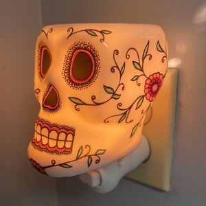 Scentsy wall plug-in Day of Dead Sugar skull